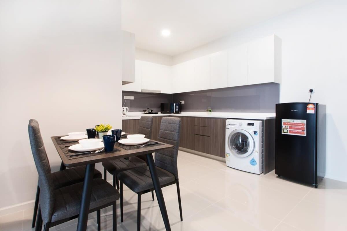 Modern, High Floor Suasana Suites 05 In Jb Johor Bahru Exterior foto